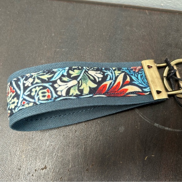 NWT Myra Bag Multicolor Floral Keychain Wristlet - Picture 3 of 4